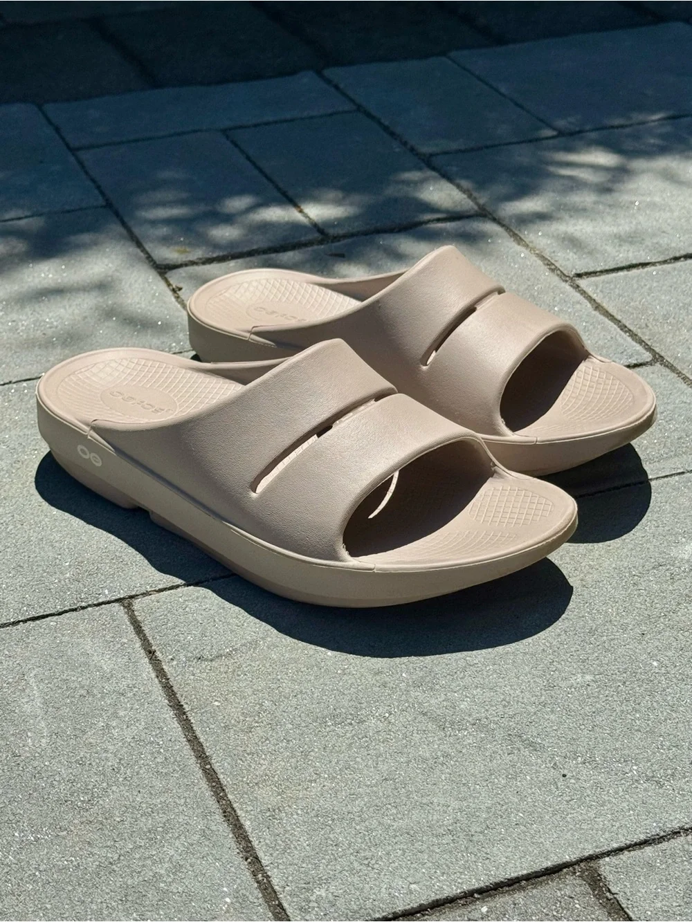OOFOS OOAHH Men’s/Women’s Taupe Recovery Slides